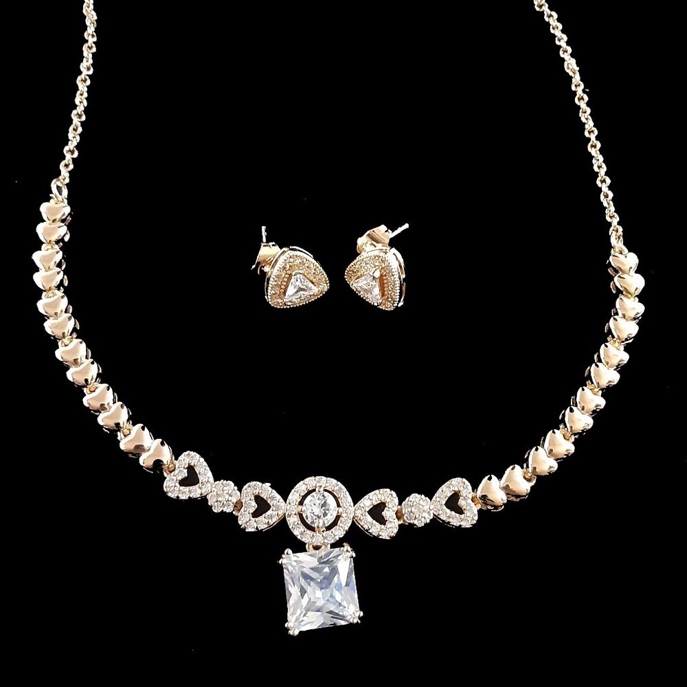 Womens Jewerly with earrings and neclace